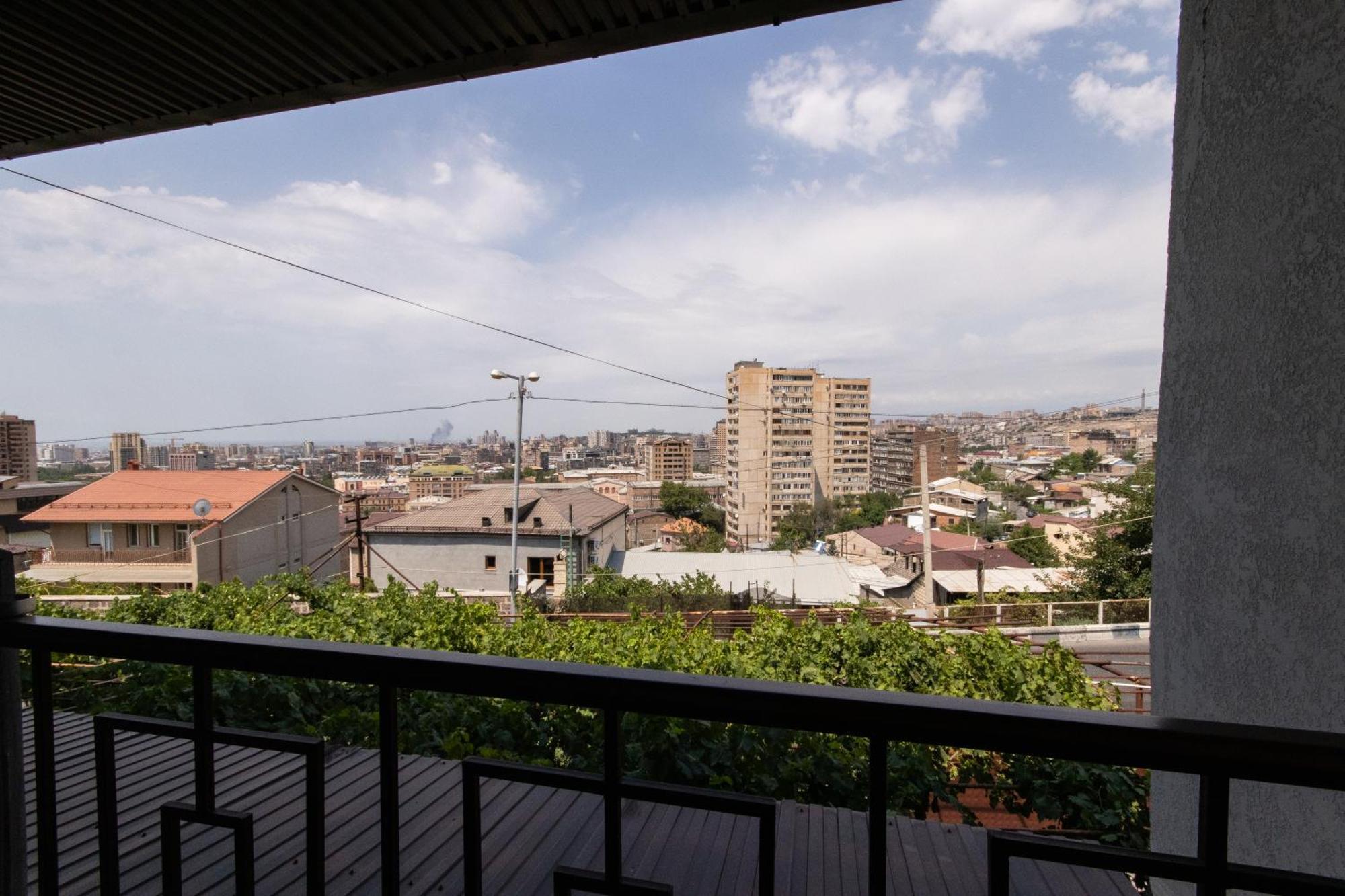 Hillside Guest House Erevan Exterior foto