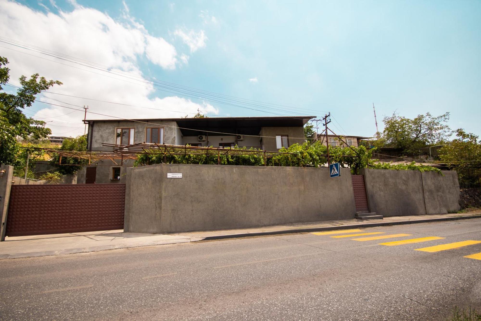 Hillside Guest House Erevan Exterior foto