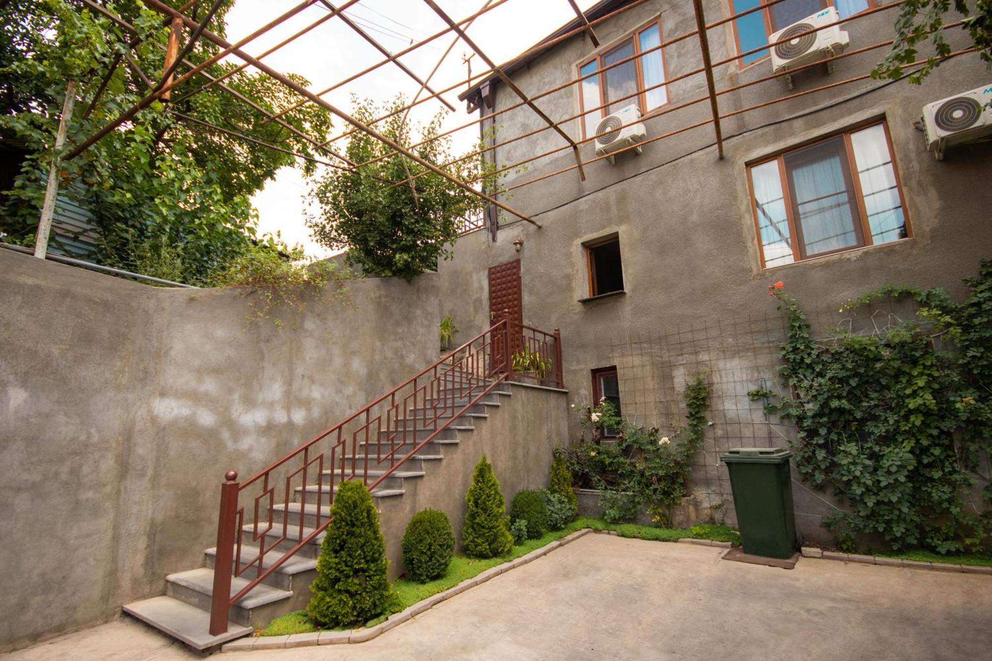 Hillside Guest House Erevan Exterior foto